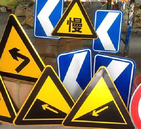 长兴标识标牌中颜色的确定是很重要的。